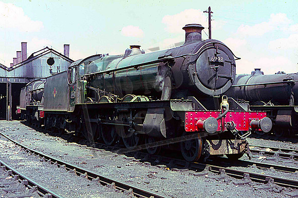 6998 BURTON AGNES HALL (Cat No UNS6998) 5MT 6959 Modified Hall 4-6-0 Swindon Shed minus plates 1966