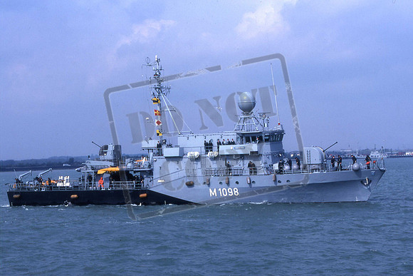 M1098 SIEGBURG GERM1098 German Minesweeper, Southampton May 1997 Gary Goodman
