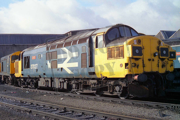 37027 LOCH EIL (Cat No MSP37027) Eastfield depot 21-09-1986 Mike Spencer 019