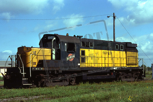 4225 CNW RS32 (Ex NYC PC & CR) Fond Du Lac, WI. 01-09-82 Steve Gartner