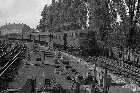 No 6 WILLIAM PENN (Cat No TTPL6) Up Baker Street 01-09-1957
