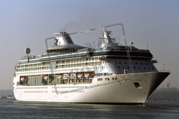 SPLENDOUR OF THE SEA - SPLENDOUROTS Arriving at Southampton 28-03-96 Gary Goodman