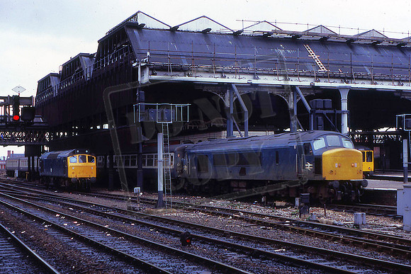 45106 & 25207 (Cat No UN45106) Manchester Victoria 1983