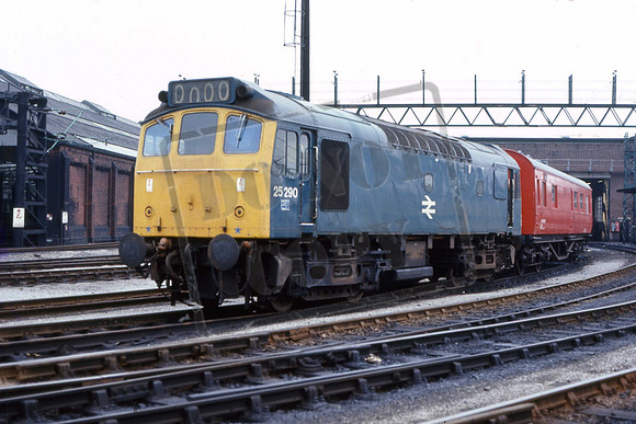 25290 (Cat No UN25290) at Longsight Depot 1977