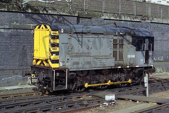 08696 (Cat No MSP08696) Euston 29-04-1992 Mike Spencer 326