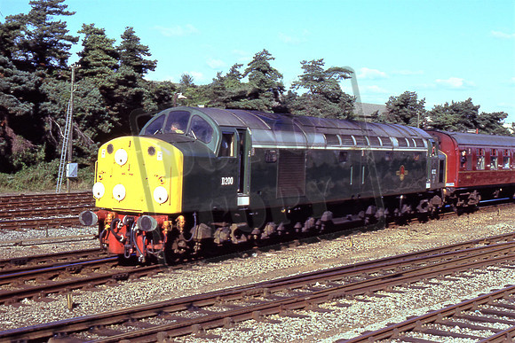 40122 (Cat No 212-34) Andover. Basingstoke Open Day shuttles. 26-09-87 Robert Tarling