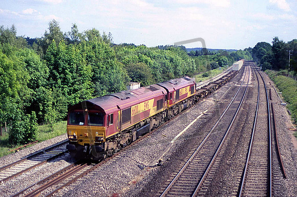 66001 & 66031 (Cat No MH66001) Lower Basildon 19-05-2011 Martin High