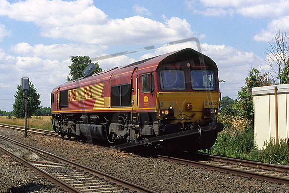 66051 (Cat No MH66051) Causeway Crossing Steventon 14-07-2011 Martin High