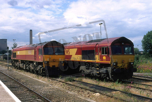 59202 VALE OF WHITE HORSE (Cat No MH59202) & 66164 Didcot 30-06-2011 Martin High