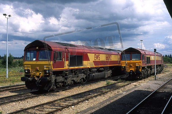 66092 & 59202 VALE OF WHITE (Cat No MH66092) HORSE Didcot 30-06-2011 Martin High