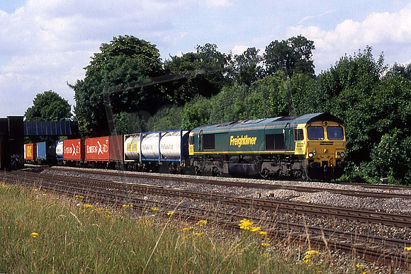 66566 (Cat No MH66566) Lower Basildon 14-07-2011 Martin High