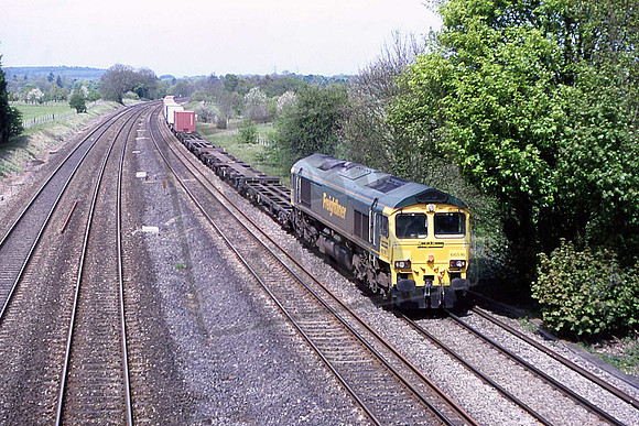 66516 (Cat No MH66516) Lower Basildon 28-04-2010 Martin High