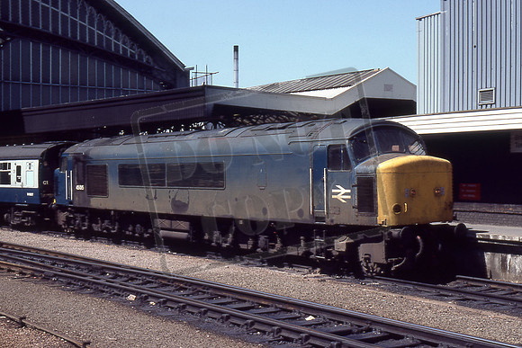 45015 (Cat No 213-24) Bristol Temple Meads 01-06-85 Robert Tarling