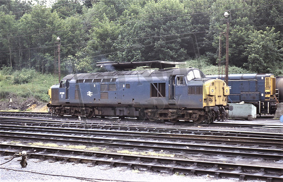 37059 (Cat No TTR024)  Ipswich refuelling point. JUL 85 Martin High
