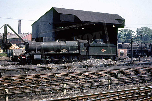 7905 FOWEY HALL Cat No UNS7905) Basingstoke shed 08-06-1963