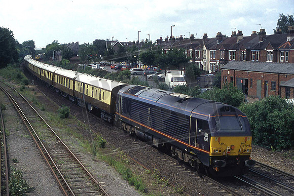 67005 QUEEN'S MESSENGER (Cat No UN67005) Eastleigh 15-06-2012 On rear of Victoria - Swanage