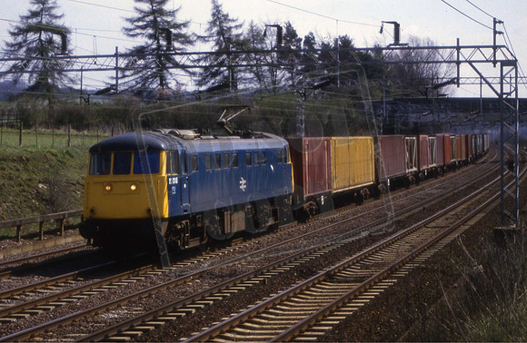 81018 (Cat No KM81018) Norcott Farm Lane bridge, between Northchurch and Tring
