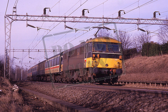 87003 PATRIOT (Cat No KMM87003) Hunton Bridge 09.28 1A40 Carlisle- Euston Monday 24-02-1986 Ken Moseley C0022