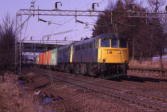 85029 81005 (cat No KMM85029) Dudswell 4E74 07.26 Garston Freightliner - Parlston Container Terminal 26-02-1986 Ken Moseley C0034