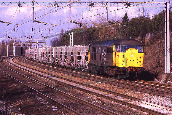 31110 (Cat No KMM31110) Hunton Bridge 7O77 11.39 Tring Cutting - Southampton Up Yard 17-03-1986 Ken Moseley C0075