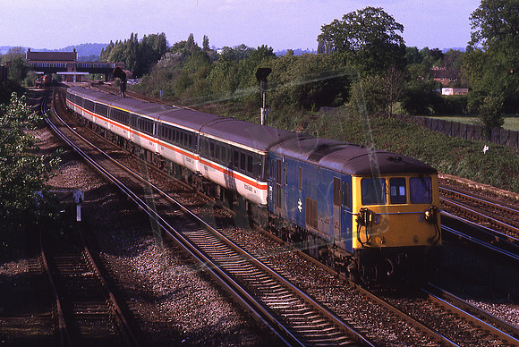 73119 (Cat No KMM73119) Gatwick Airport 1D58 17.15 Victoria - Gatwick Airport Unknown Date Ken Moseley C0137