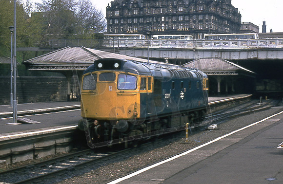 27017 (Cat No TTR996) Edinburgh Waverley 30-04-83 George Walker