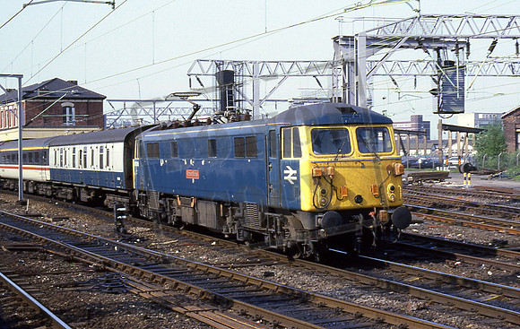 87035 ROBERT BURNS (Cat No TTR1071) Stockport 11-05-88 George Walker