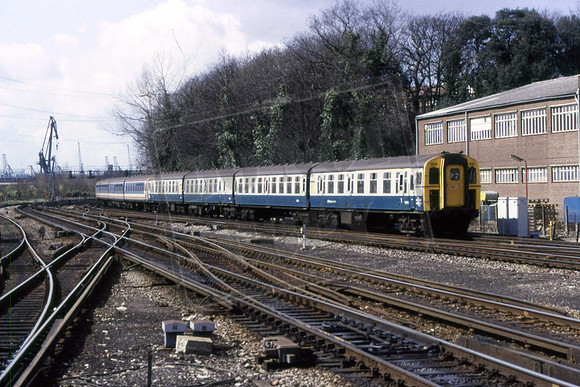 1224 & EMU 3116 (Cat No EMU1224) Southampton Saturday 26-03-1988