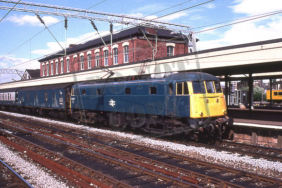 85034 (Cat No TTR1212) Stockport Station 19-08-89 George Walker