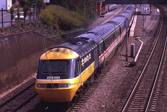 43003 253001 (Cat No KMM43003) Goring & Streatley 15.10 Paddingtopn - Oxford 30-04-1986 Ken Moseley C0096