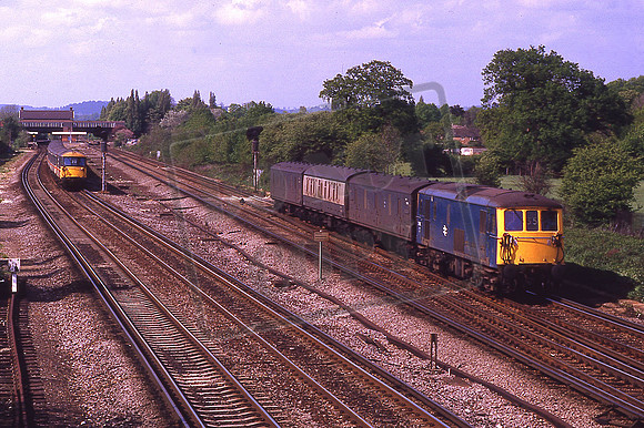 73110 (Cat No KMM73110) Gatwick Airport Redhill - Brighton Vans 22-05-1986 Ken Moseley C0129