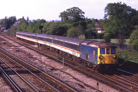 73121 CROYDON 1883-1983 (Cat No KMM73121) Gatwick Airport 1D56 17.00 Victoria - Gatwick Airport 22-05-1986 Ken Moseley C0136