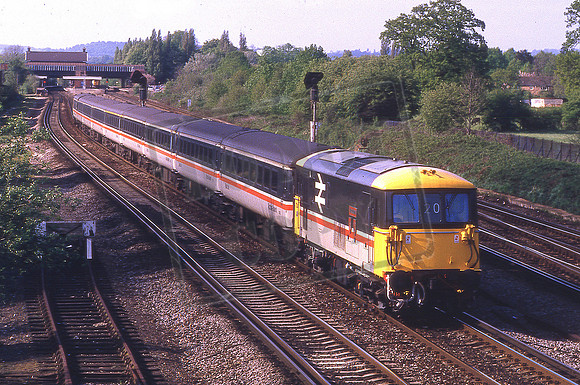 73142 BROADLANDS (Cat No KMM73142) Gatwick Airport 1D54 16.45 Victoria - Gatwick Airport 22-05-1986 Ken Moseley C0135 (2)