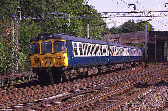 310063 (Cat No KMM310063) Hunton Bridge 15.25 Euston - Milton Keynes 29-05-1986 Ken Moseley C0152