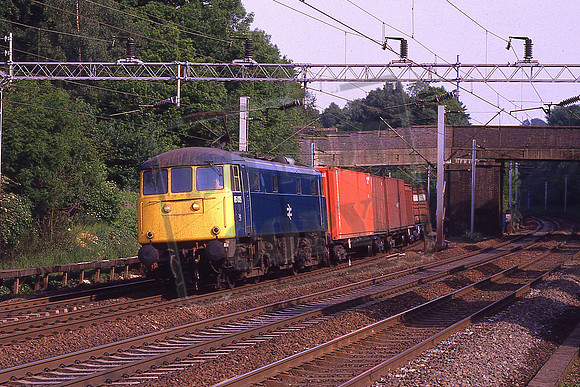 85035 (Cat No KMM85035) Hunton Bridge 4D62 16.05 Willesden Freighliner Terminal - Holyhead Conatiner 13-06-1986 Ken Moseley C0194