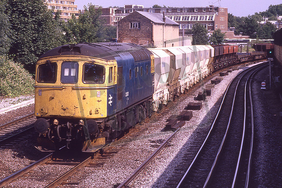 33001 (Cat No KMM33001) Kensington 6M88 15.24 Redhill - Willesden B 30-06-1986 Ken Moseley C0293