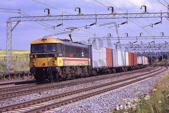 87005 CITY OF LONDON (Cat No KMM87005B) 16.05 Willesden Freightliner Terminal - Holyhead Container Terminal 4D62 Tring 09-07-1986 Ken Moseley C0315