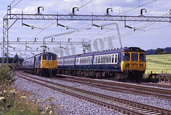 310048 & 86259 (Cat No KMM310048B) 14.48 Milton Jeynes - Euston & 14.18 Birminham New Street - Euston 1A48 Tring 09-07-1986 Ken Moseley C0314