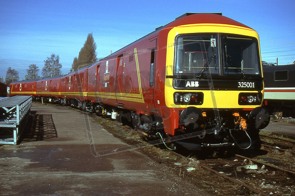 325001 (Cat No TTR2238) Crewe International Depot. Awaiting testing. 13-03-95 Darren Ford