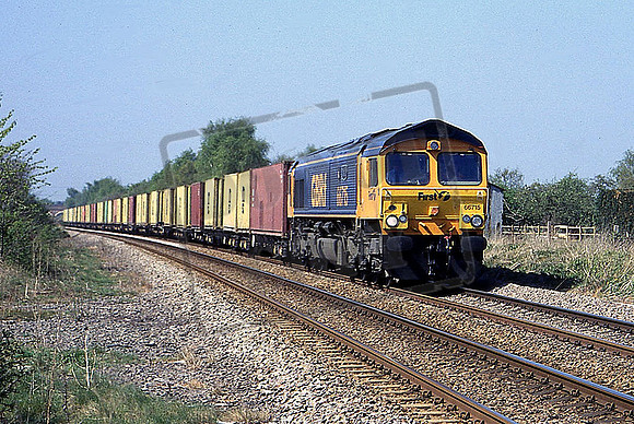 66715 (Cat No GH66715) Nr DONCASTER SELBY-FELIXSTOWE LINER 21-4-09 GARY HOLLAND