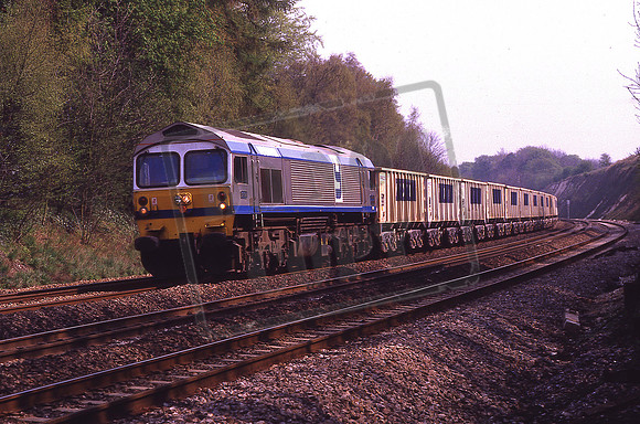 59004 YEOMAN CHALLENGER (Cat No KMM59004C) 10.24 Purfleet - Merehead Quarry 6V29 Pangbourne Cuitting 24-04-1987 Ken Moseley C0580