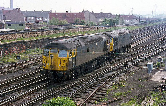 5300 &5305 (Cat No TB5300) CRAIGENTINNY 17-6-73 T BIGLEY