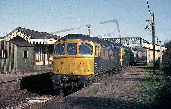 6537 & 6531 (Cat No UN6537) UPWEY 28-3-1972