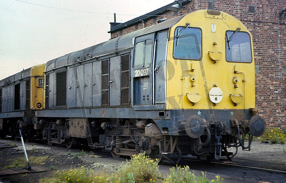 20097 (Cat No RU20097) WEST HOUSES DEPOT 21-6-75 R USHER