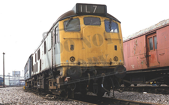 24142 (Cat No GDE24142) READING DEPOT 27-4-81 GORDON EDGAR