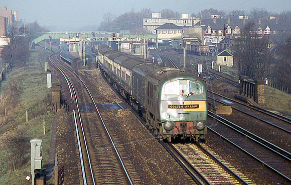 E5012 (Cat No UNE5012) PETTS WOOD (GOLDEN ARROW) 26-11-67