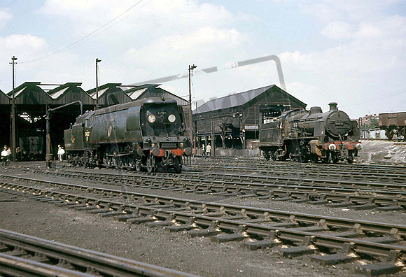 34067 31814 (Cat No UNS34067) SALISBURY SHED 28-7-1963