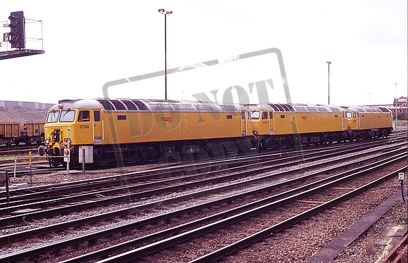 57305 57310 57306 (Cat No MD57305) EASTLEIGH 2-10-2012 MARTYN DAVIES