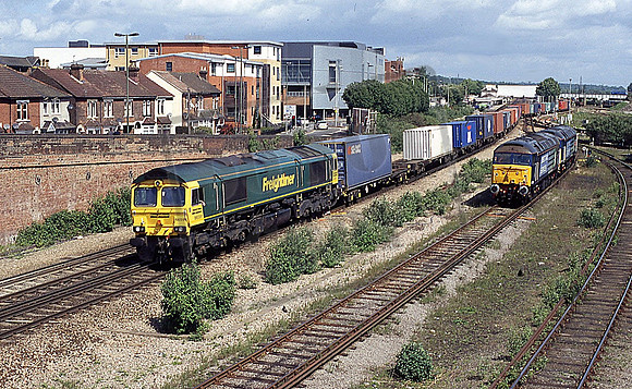 66591 47501 47810 (Cat No MD66591) EASTLEIGH May 2011 Martyn Davies