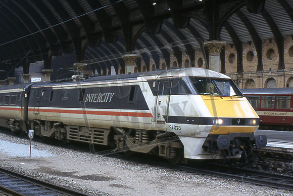 91028 (Cat No TTR2418) York Station 19-03-96 Michael Hill